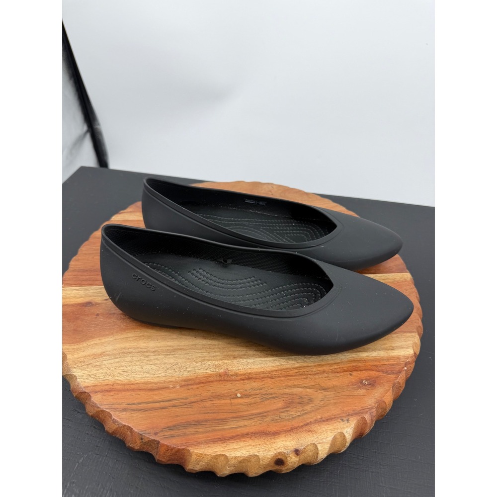 Crocs at work on the clock Pointed Toe Flat 8 Black Slip On Minimalist Comfort